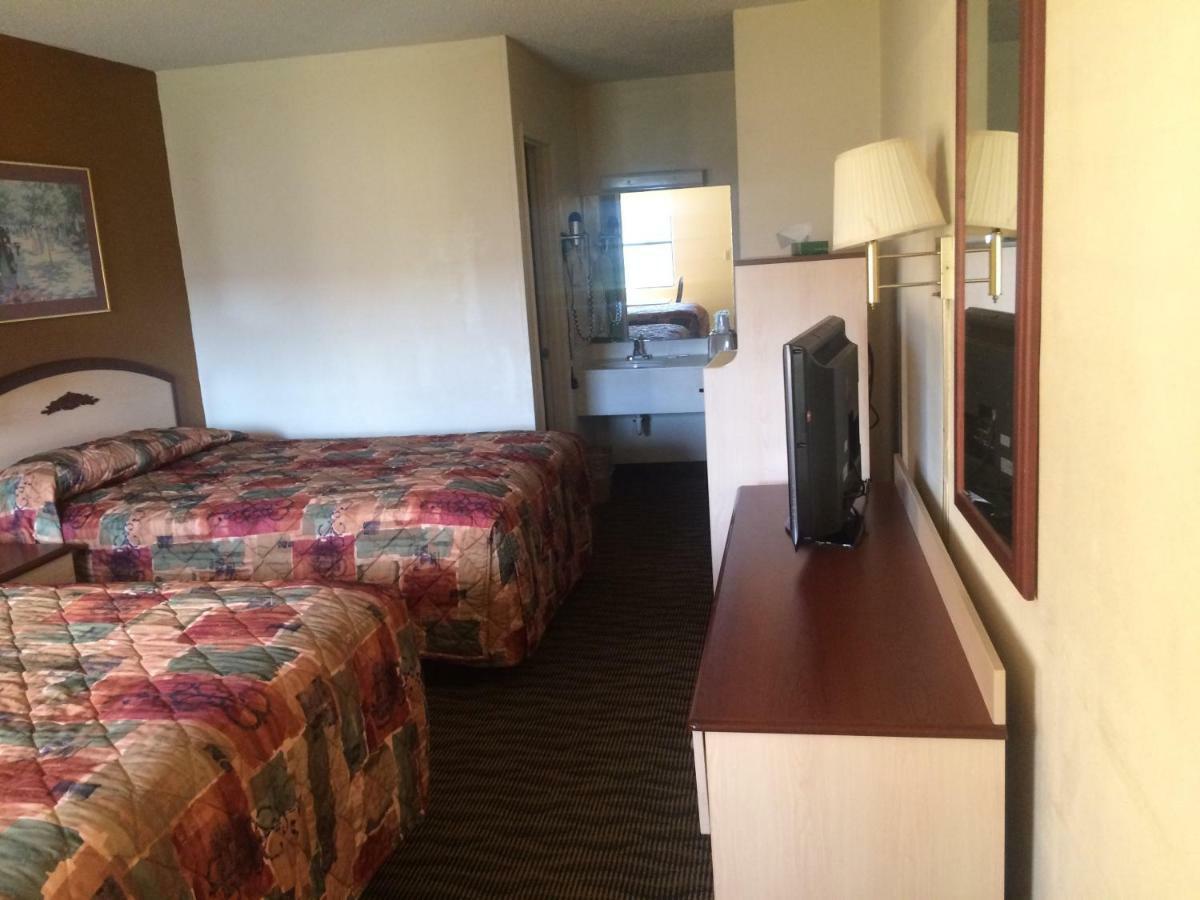Budget Inn & Suites - Talladega Bagian luar foto
