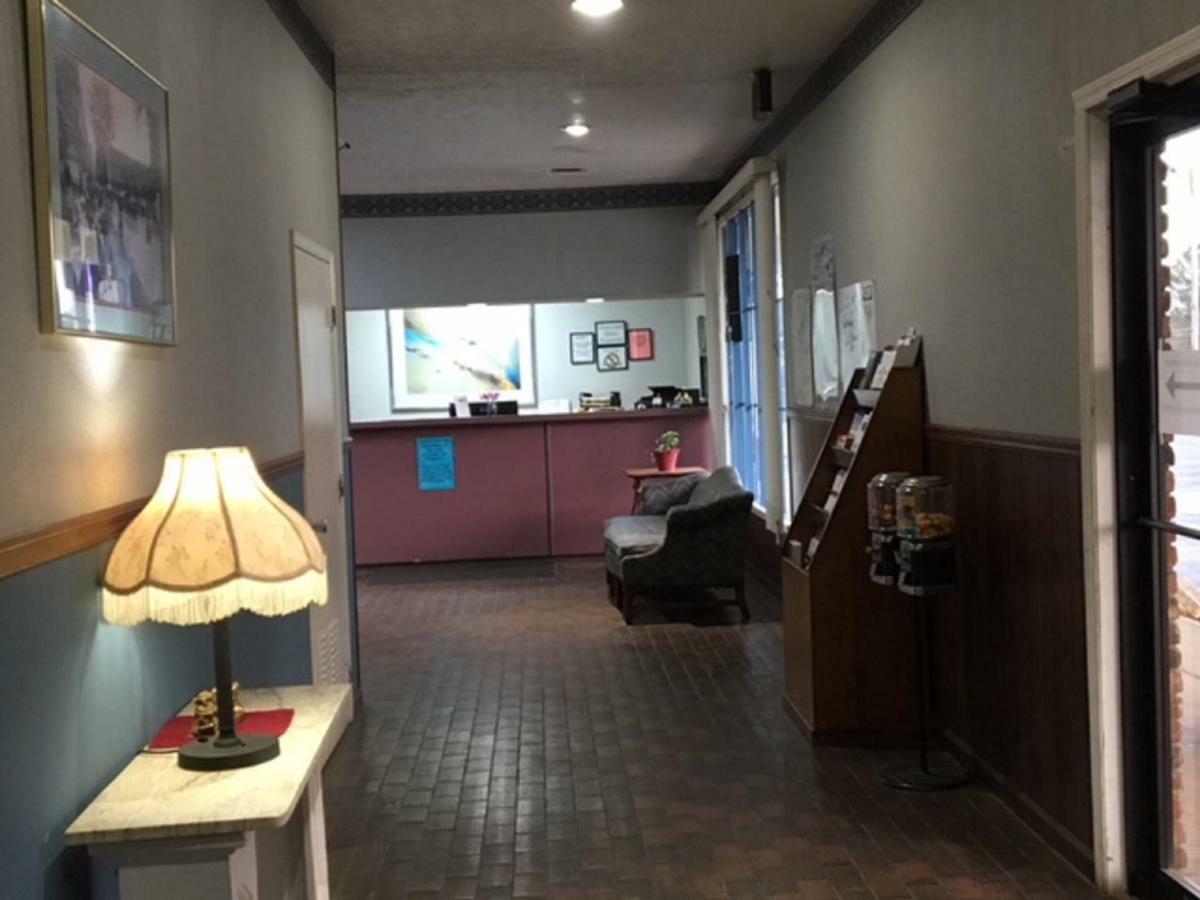 Budget Inn & Suites - Talladega Bagian luar foto