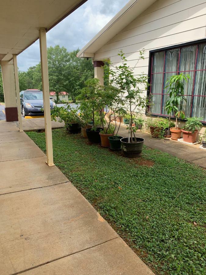 Budget Inn & Suites - Talladega Bagian luar foto