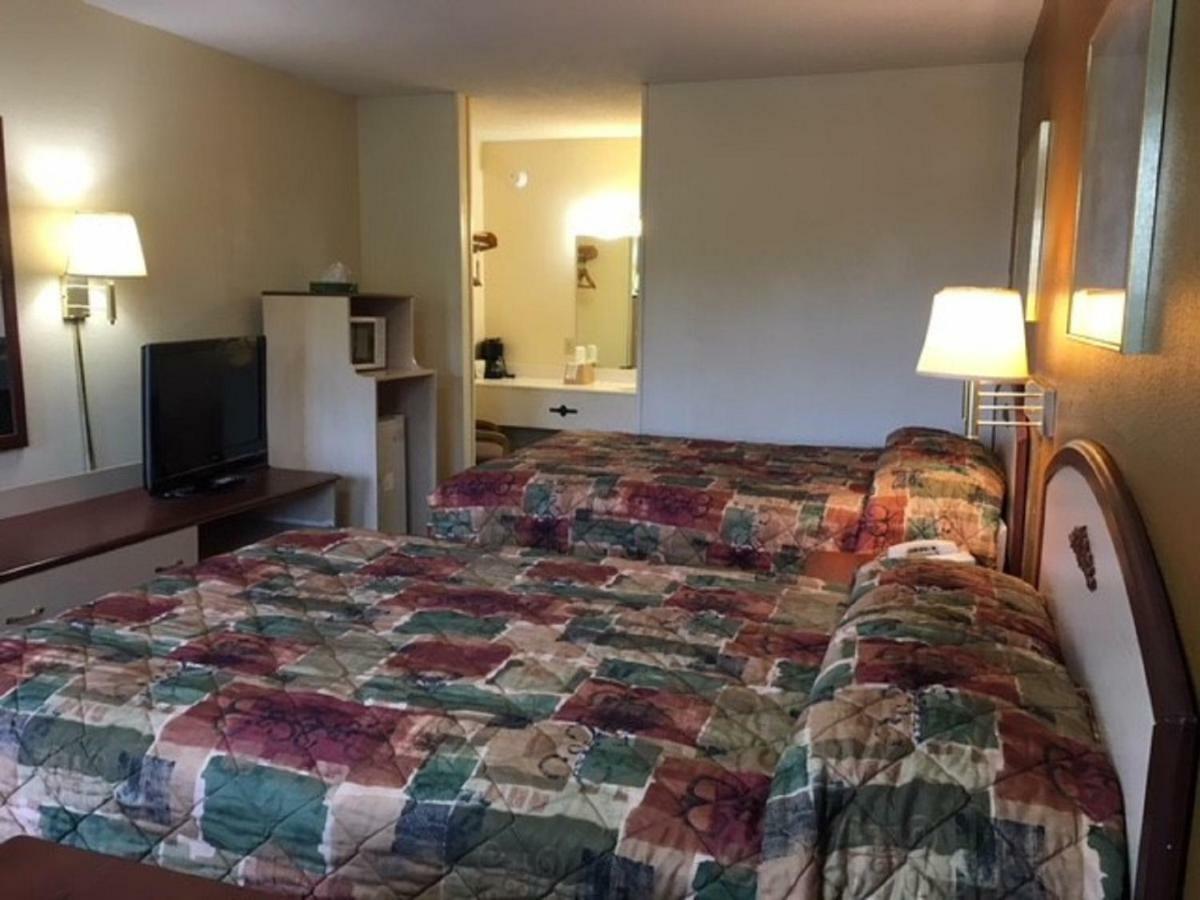 Budget Inn & Suites - Talladega Bagian luar foto