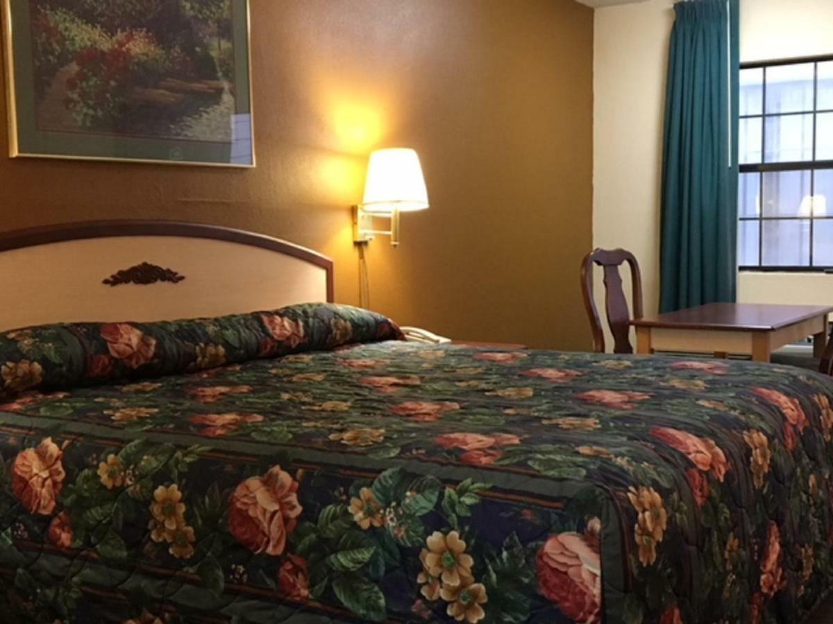 Budget Inn & Suites - Talladega Bagian luar foto
