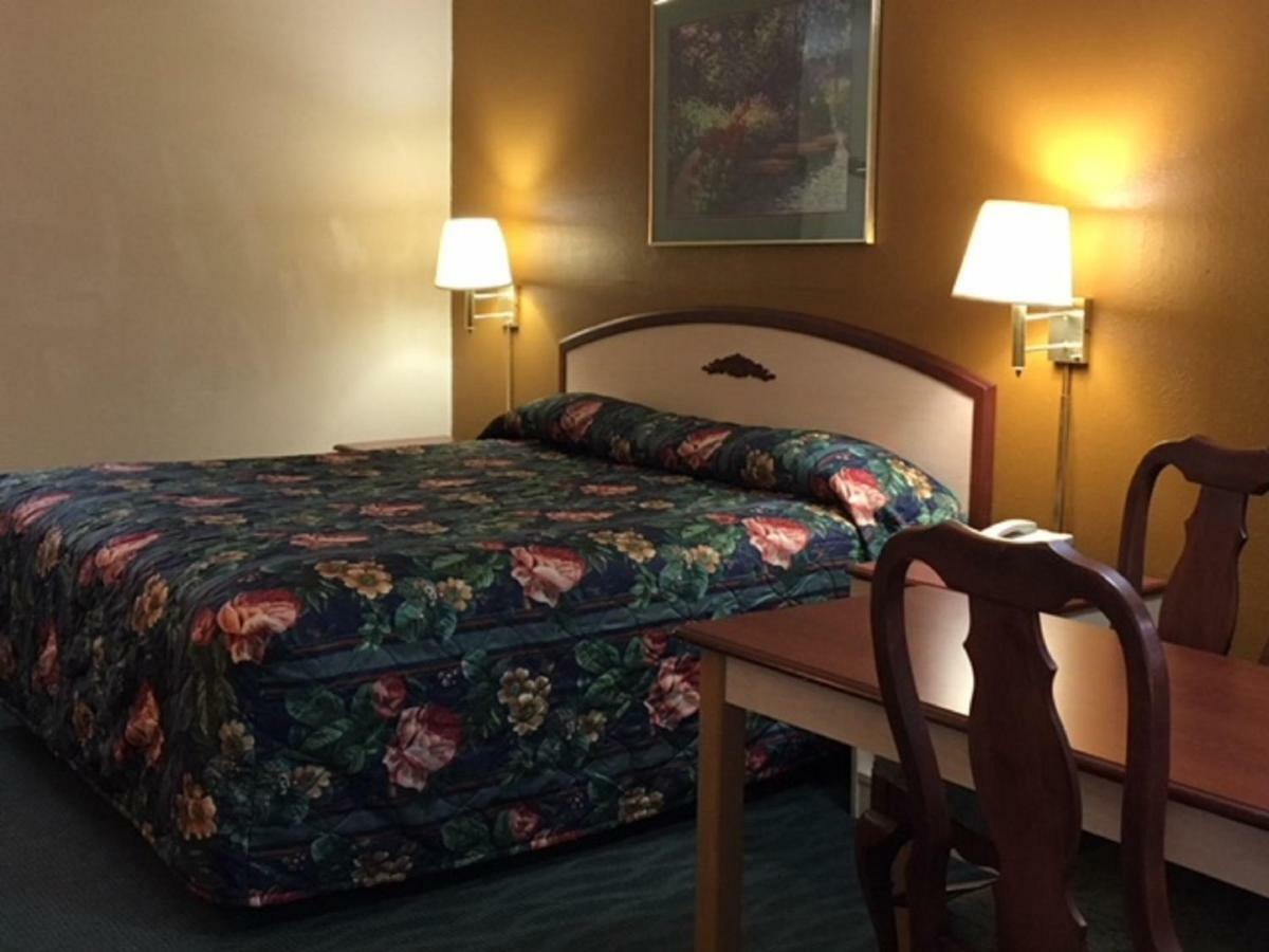 Budget Inn & Suites - Talladega Bagian luar foto